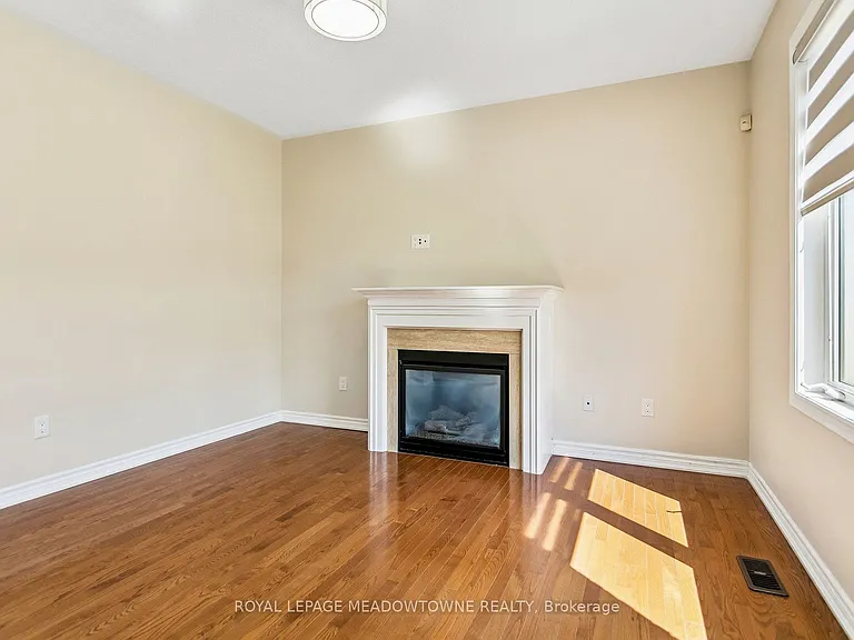 15 Learmont Ave #UPPER — Photo 11