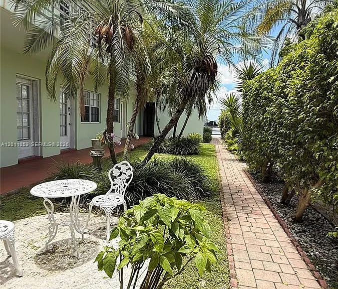 8600 Byron Ave #8 — Photo 37