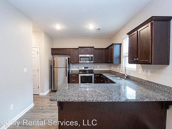 5th image of 545 Claire Ln #545