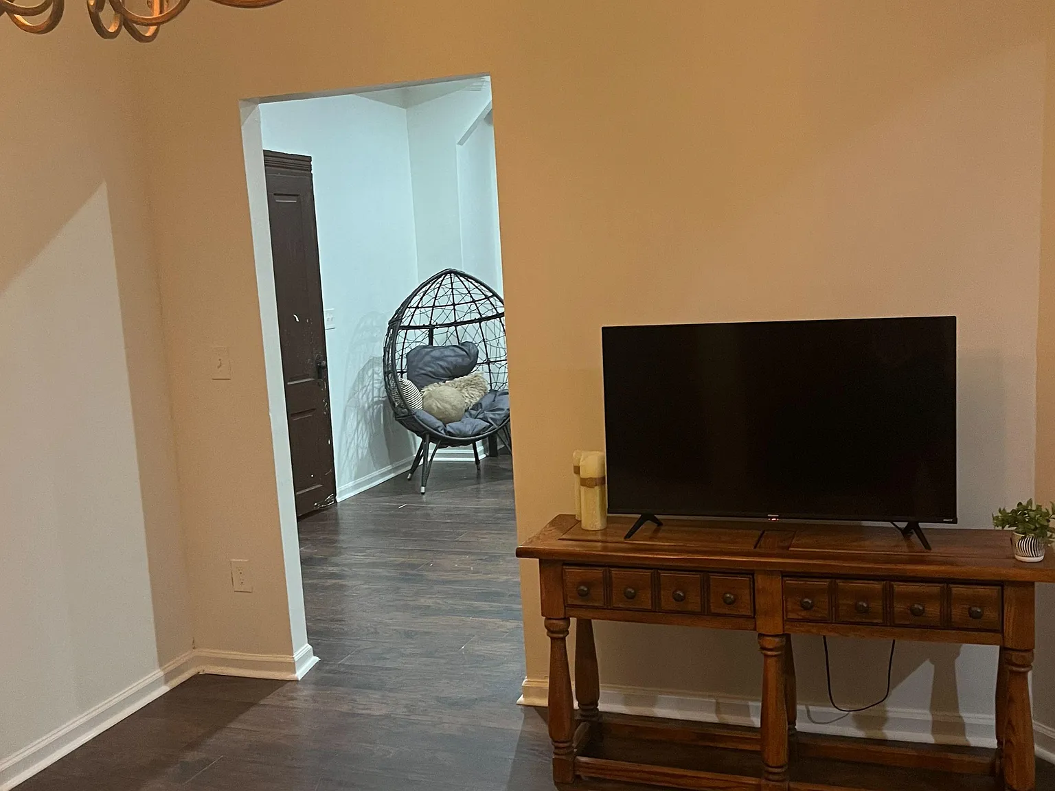 3 bed, 2.0 bath, 1048 sqft, $957 — Photo 2