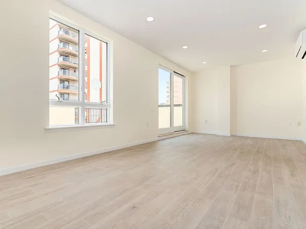 524 Ocean View Avenue image 3 of 13