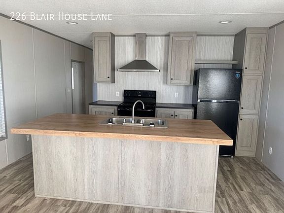 3rd image of 226 Blair House Ln