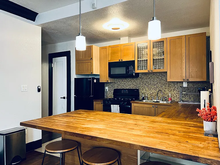 1910 Blodgett St #2B — Photo 11