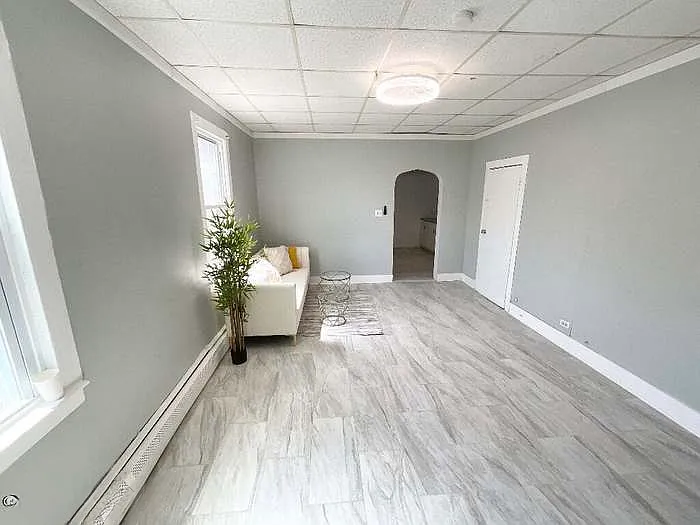 4 bed, $1,600 — Photo 2
