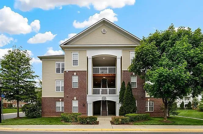 Building Photo - 42446 Mayflower Ter #104