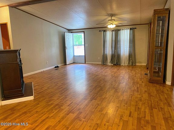 5th image of 821 Lewis Drive