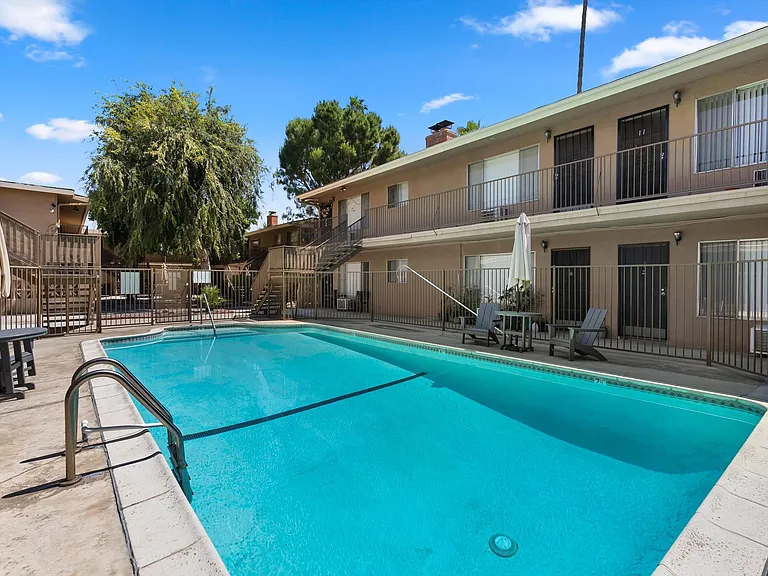School Circle Apartments - Riverside, CA — Photo 40