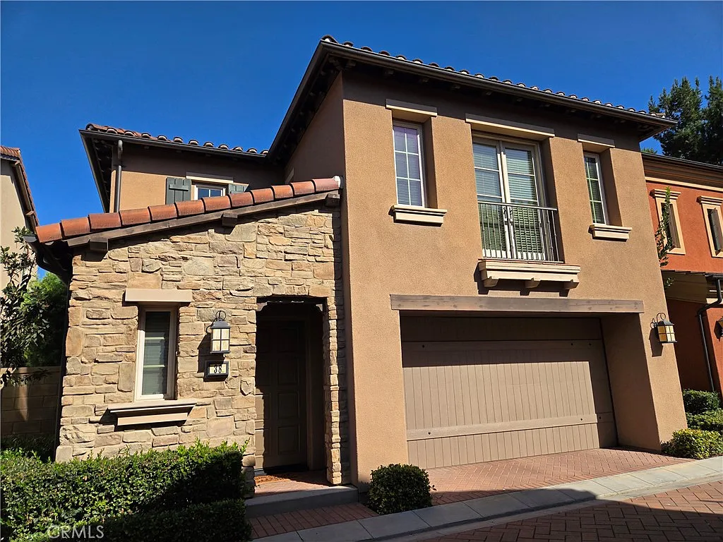 3 bed, 2.5 bath, 1878 sqft, $6,200 — Photo 1