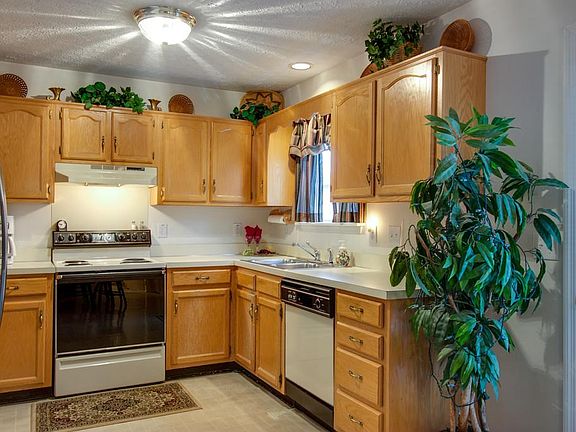 4th image of 401 Reigh Ct