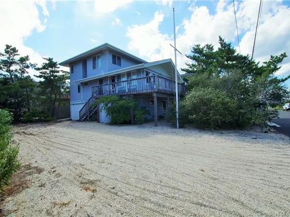 1 Lagoon Dr S, Brant Beach, NJ 08008