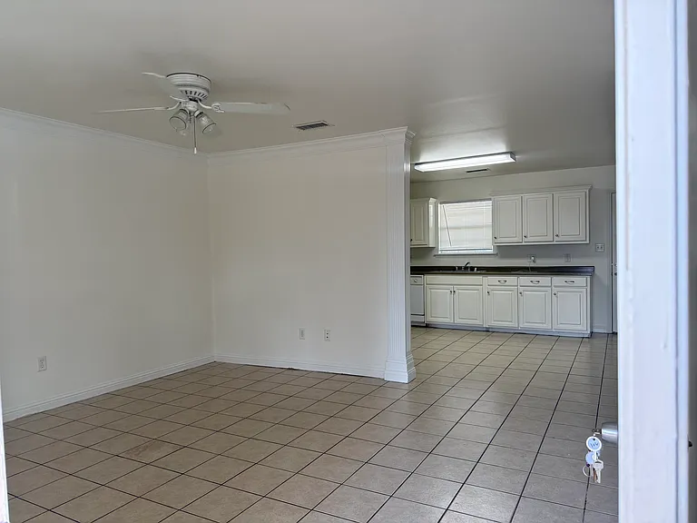 106 Blue Dr — Photo 2