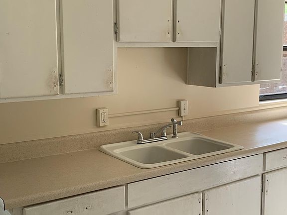 3rd image of 130 W Lauren Ct