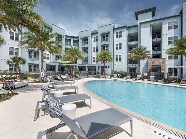 825 McCullough Ave #412