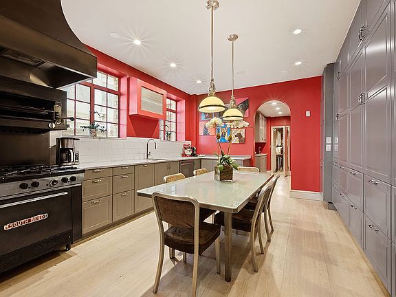 5th image of 115 E 67th St #3/4D