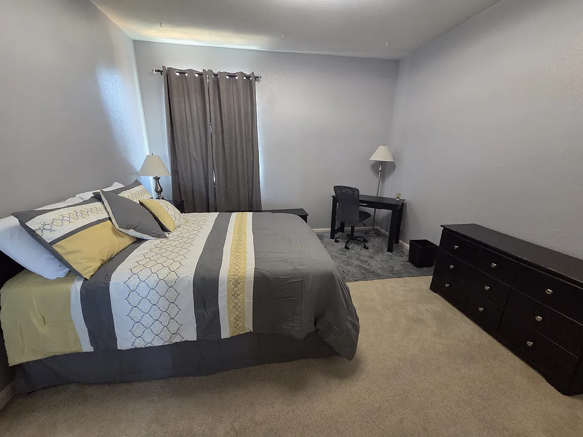 Black out drapes.
Double Bed
Desk and chair
Dresser and nightstand
Lamps - Sunny Ridge Ct
