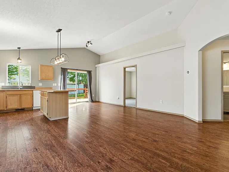 4618 E 14th Ave — Photo 13