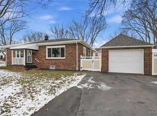 3535 Wallace Dr, Grand Island, NY 14072