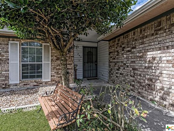 3rd image of 206 Brookway Dr
