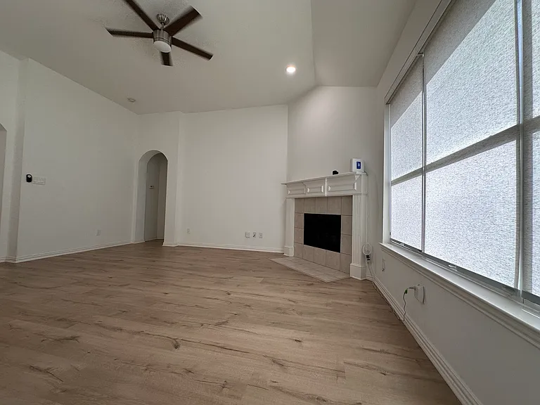 8393 Davis Dr — Photo 7
