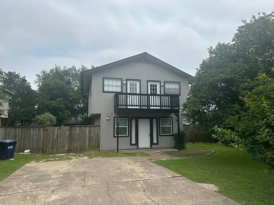 700 Chalet Ct