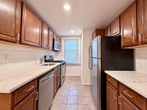 3rd image of 63 Coles St