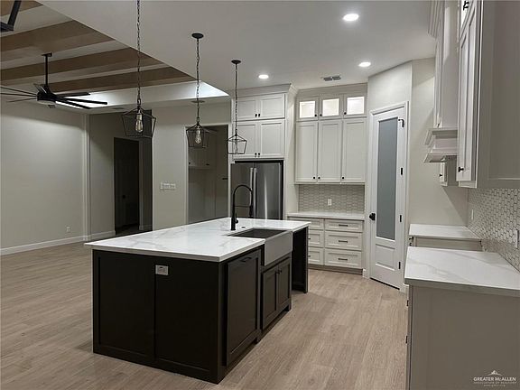 3rd image of 3005 Manchester Dr
