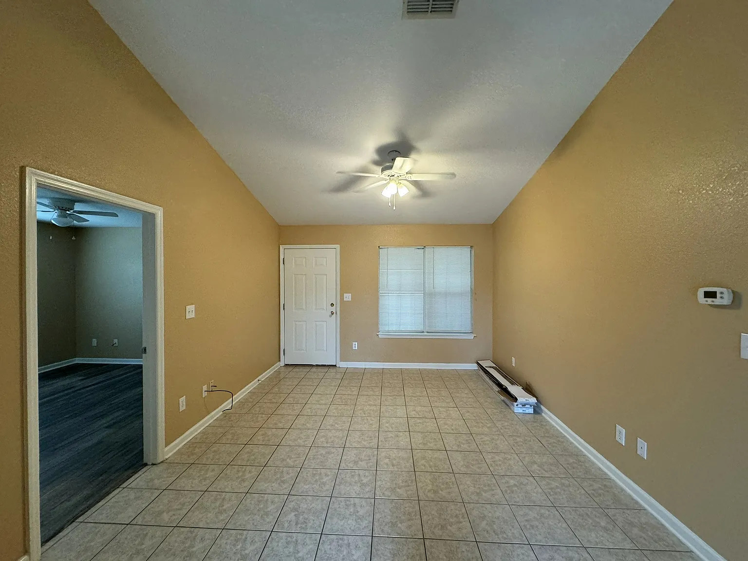 3 bed, 988 sqft, $1,400 — Photo 2
