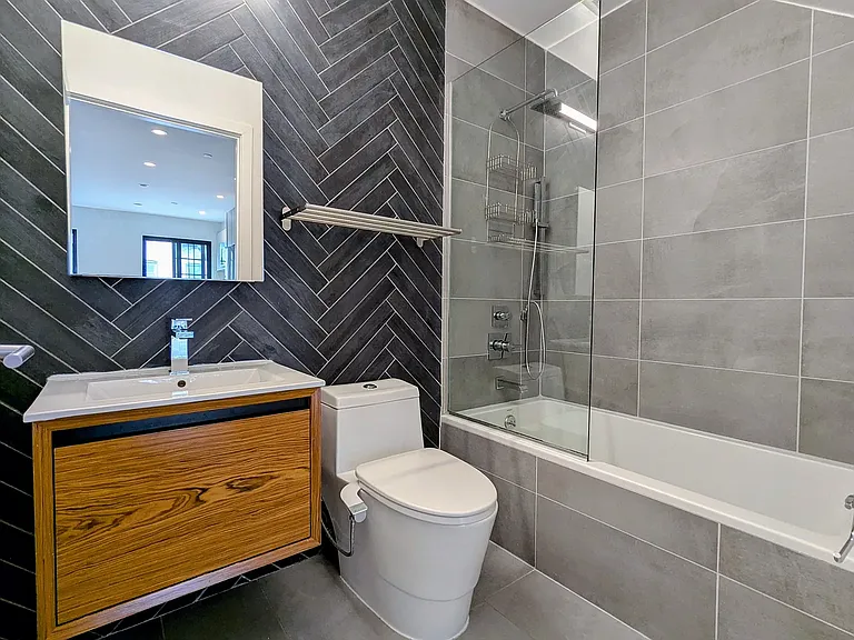490 Van Buren St #4C — Photo 3