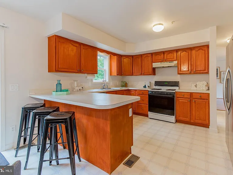 2024 Evansdale Dr — Photo 9