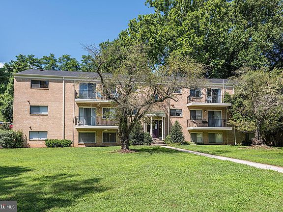 3rd image of 10655 Montrose Ave #M202