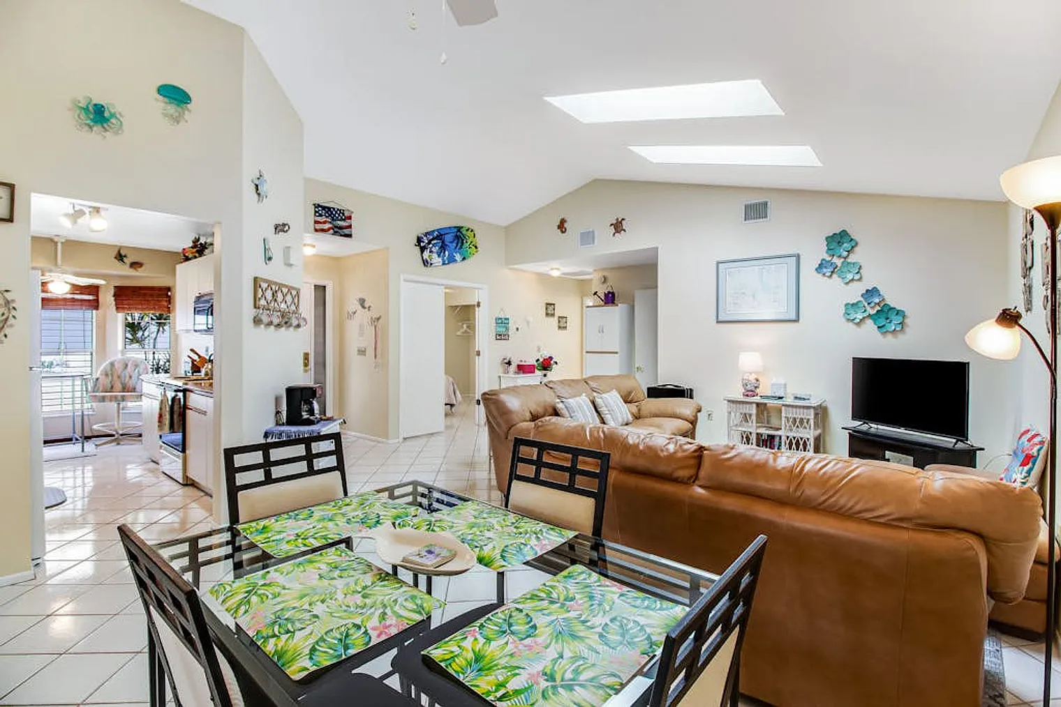 3 bed, 2.0 bath, 1173 sqft, $3,429 — Photo 4