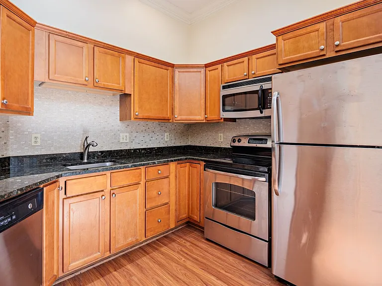 12 W Read St — Photo 6