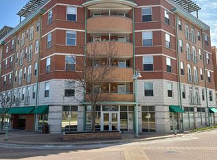 400 Village Cir UNIT 104, Willow Springs, IL 60480