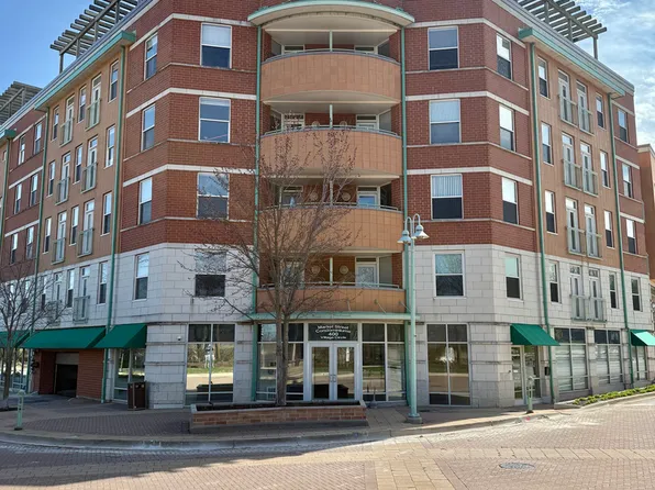 400 Village Cir Unit 104, Willow Springs, IL 60480