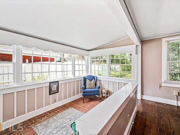 4th image of 251 Riverdale Dr #B