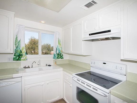 3rd image of 16644 Roca Dr