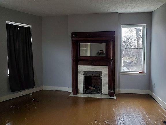 2nd image of 823 Lexington Ave