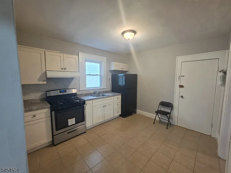 2 bed, 1.0 bath, $1,750 — Photo 3