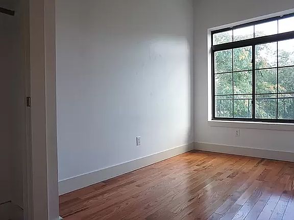 5th image of 218 Boerum St APT 3L