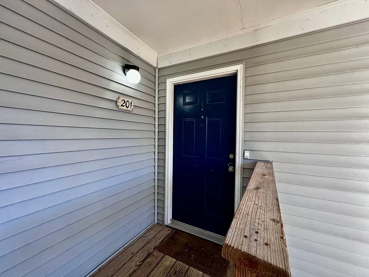 Building Photo - 408 Sea Pointe Ct #201