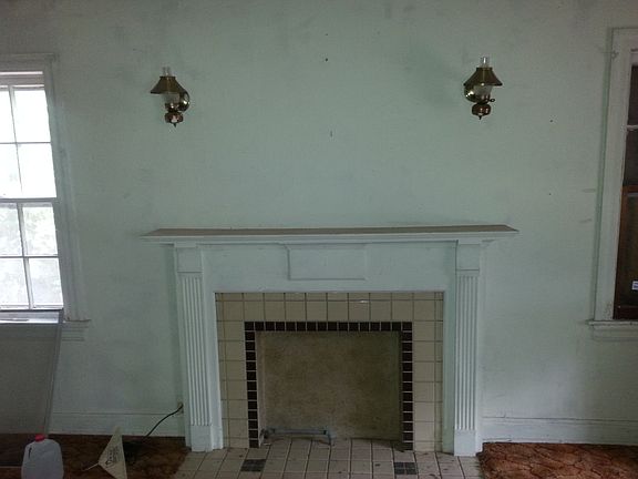 4th image of 2421 NE 24th St