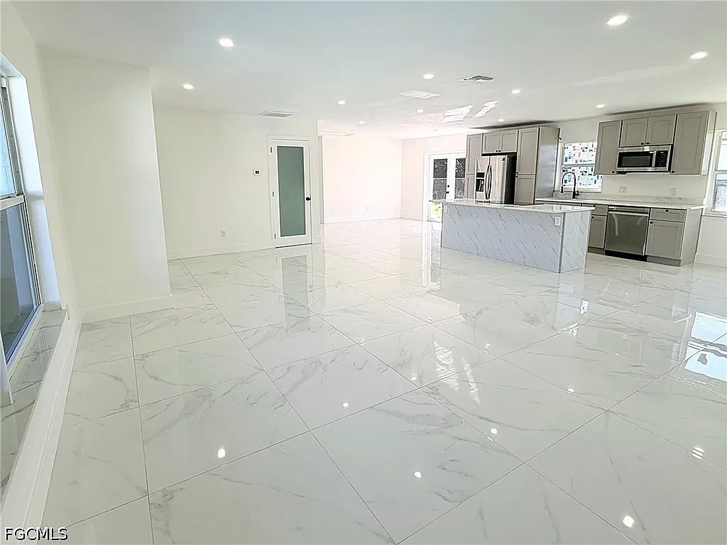 2 bed, 2.0 bath, 1414 sqft, $1,800 — Photo 4