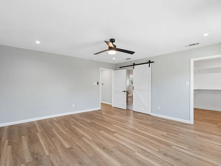2728 Livingston Ave — Photo 6