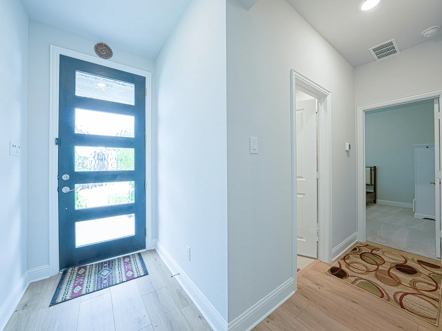 4 bed, 2069 sqft, $3,200 — Photo 2