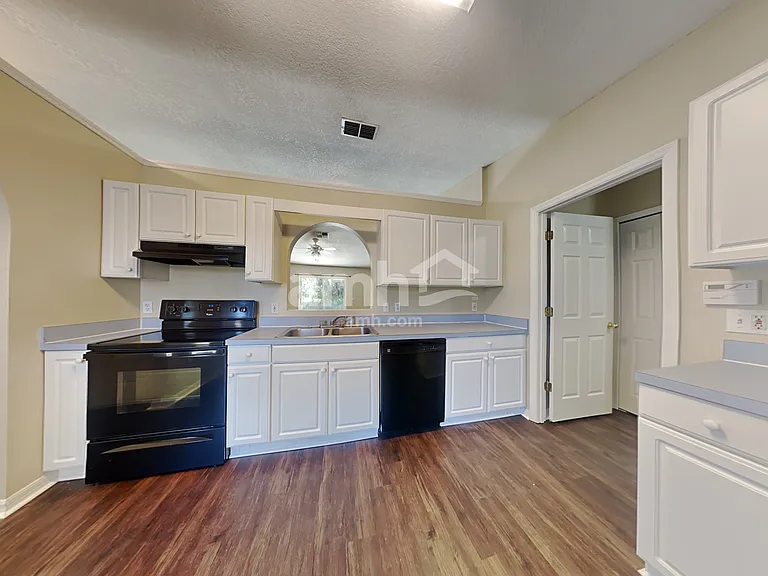 1625 Hudderfield Cir — Photo 3
