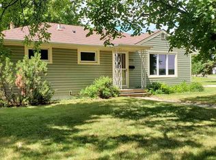 406 18th Ave SW, Minot, ND 58701