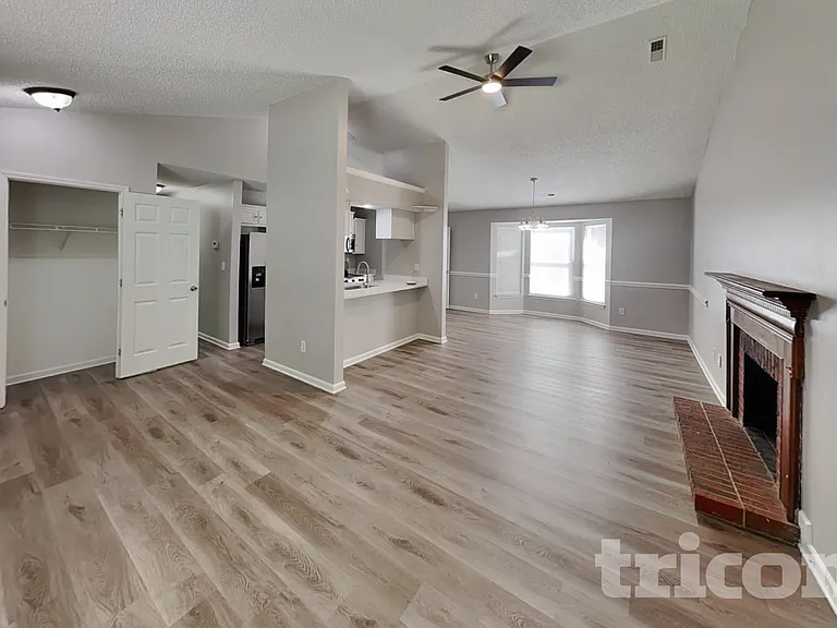 2104 David Earl Dr — Photo 4
