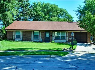 7975 Asbury Cir N, Hanover Park, IL
