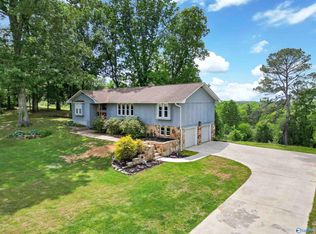 1308 Whispering Hills Cir NW, Hartselle, AL 35640