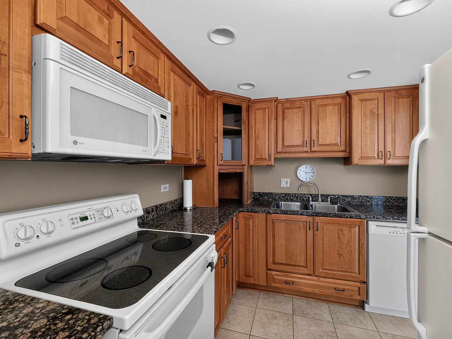 1 bed, 858 sqft, $3,140 — Photo 3